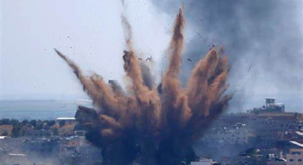 Israel Palestine Conflict : युद्ध चिघळलं! इस्त्रायलसाठी अमेरिका मैदानात; हमासच्या कमांडरला उचललं Israel Conflict