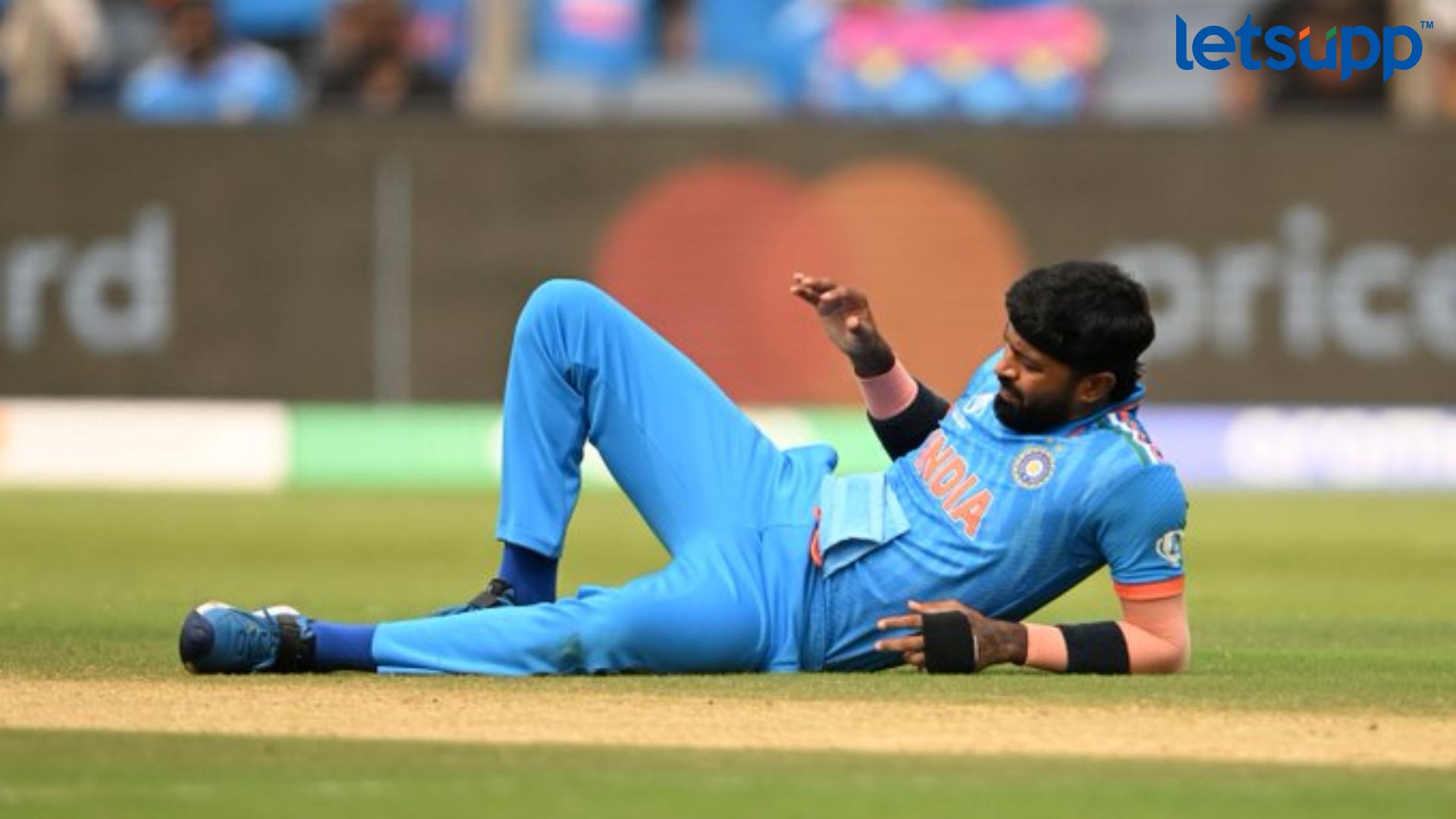 IND Vs BAN : चाहत्यांची धाकधूक वाढली; हार्दिक पांड्याला स्कॅनिंगसाठी रूग्णालयात हलवले Letsupp Image 2023 10 19T162224.922