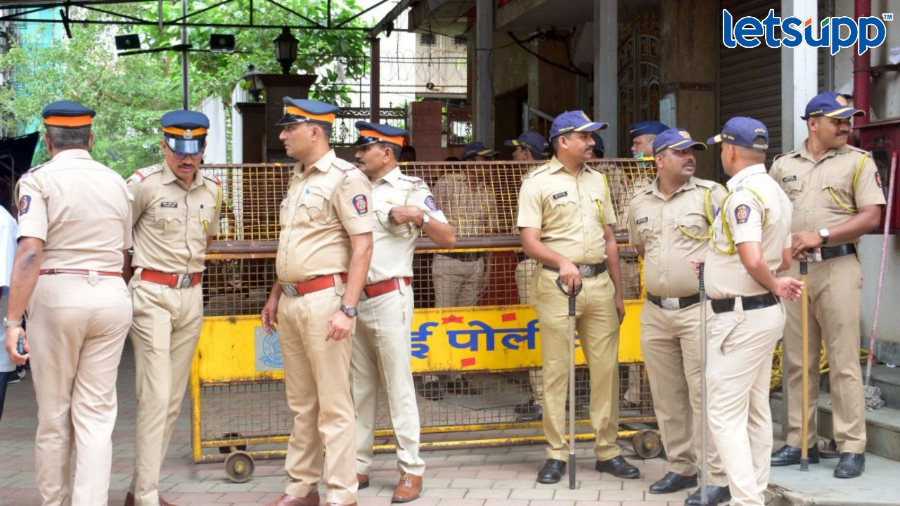 गरबा उत्सवाच्या स्वस्तातील पासचा मोह आला अंगलट, तरुणाला पाच लाख रुपयांचा गंडा 5 lakh fraud