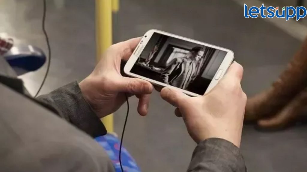 खुशखबर! इंटरनेटशिवायही मोबाईलवर पाहता येणार चित्रपट, काय आहे नवं D2M नेटवर्किंग