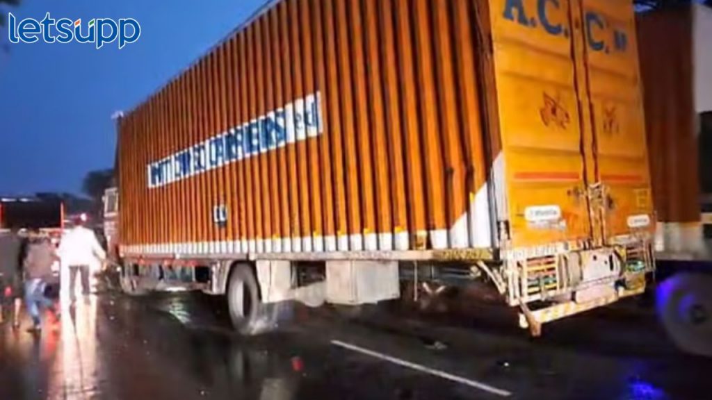 मनमाड-येवला महामार्गावर कार आणि ट्रकची समोरासमोर धडक, पाच जण जागीच ठार