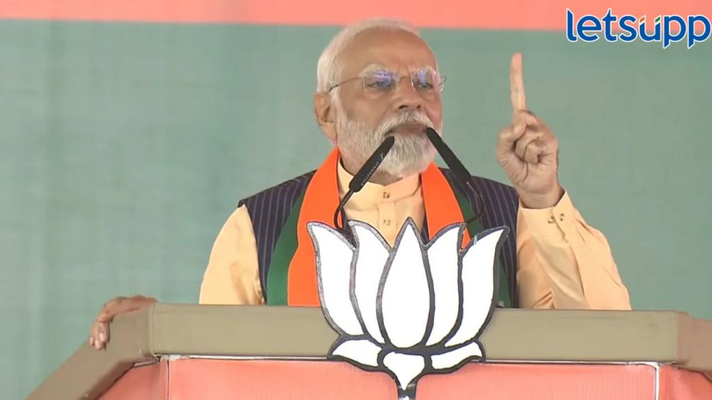 PM मोदींच्या सुरक्षेत पुन्हा मोठी चूक, महिलेने मारली ताफ्यासमोरच उडी, पोलिसांनी घेतलं ताब्यात