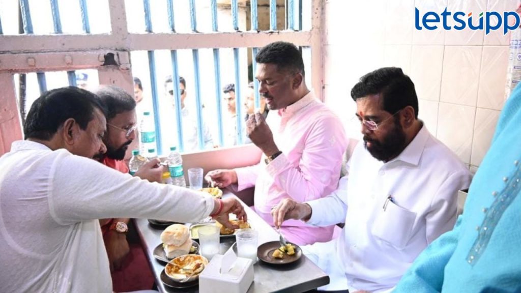 CM शिंदेंचा साधेपणा! मिसळीचा घेतला सहकाऱ्यांसोबत आस्वाद; स्वत: भरलं बिल, कामगारांना दिलं दिवाळी गिफ्ट