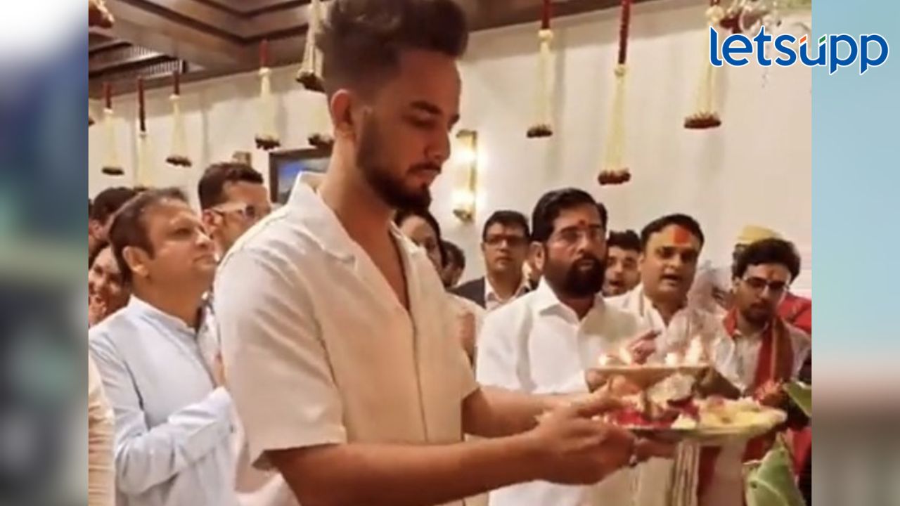 मुख्यमंत्र्यांच्या बंगल्यावर एल्विशसारख्या विषारी नशाबाजांचा सुळसुळाट; वडेट्टीवारांचा हल्लाबोल मुख्यमंत्र्यांच्या बंगल्यावर एल्विशसारख्या विषारी नशाबाजांचा सुळसुळाट; वडेट्टीवारांचा हल्लाबोल
