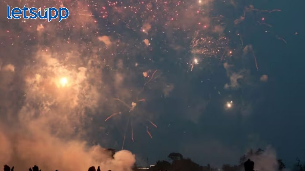 2 तासच फोडता येणार फटाके, ड्रेब्रिज ट्रकवरही बंदी; प्रदुषण रोखण्यासाठी हायकोर्टाचे कडक निर्देश,