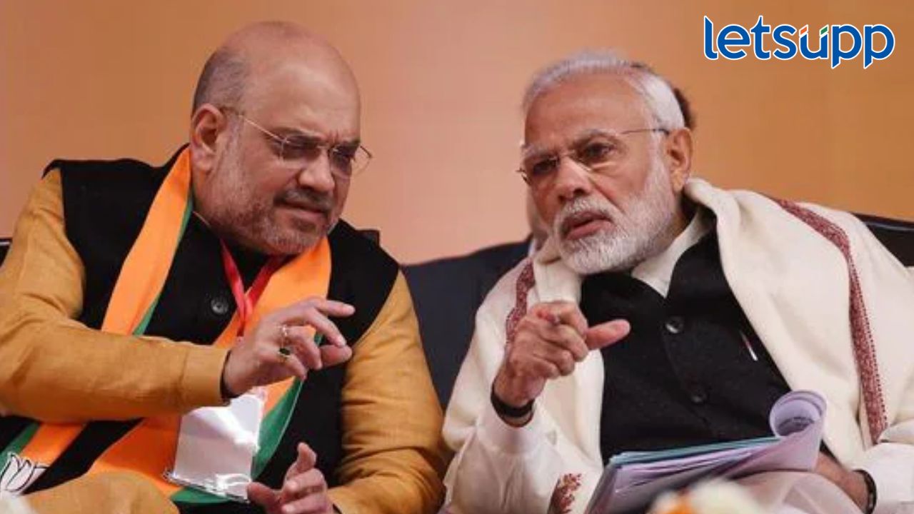 ‘घटनात्मक संस्थांचे खच्चीकरण, निवडणूक आयोग हा आज मोदी शाह निवडणूक आयोग बनला’, सामनातून टीकास्त्र 'घटनात्मक संस्थांचे खच्चीकरण, निवडणूक आयोग हा आज-मोदी शाह निवडणूक आयोग बनला', सामनातून टीकास्त्र