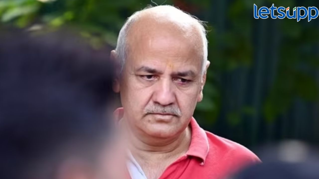 Manish Sisodia : आजारी पत्नीला भेटण्यासाठी सिसोदिया पोहोचले घरी, कोर्टाने दिला केवळ 6 तासांचा अवधी Manish Sisodia : आजारी पत्नीला भेटण्यासाठी सिसोदिया पोहोचले घरी, कोर्टाने दिला केवळ 6 तासांचा अवधी