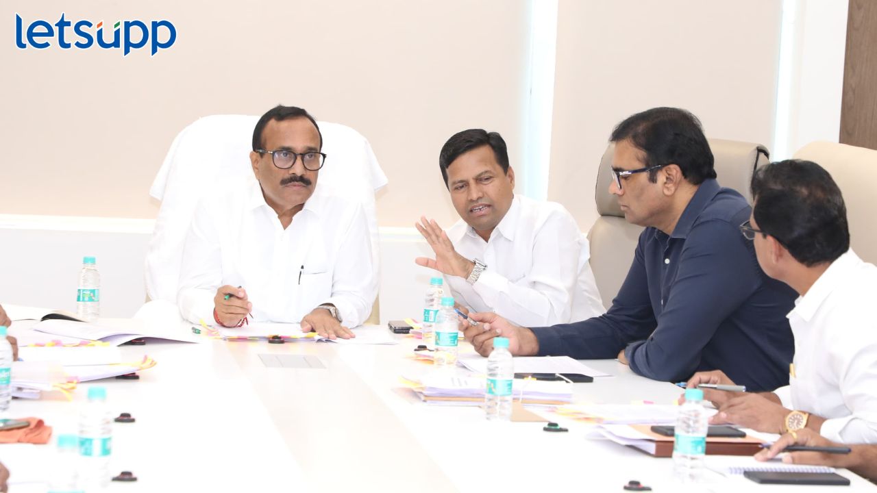आश्रमशाळांतील शिक्षक व शिक्षकेतर कर्मचाऱ्यांना नियमित वेतन द्या; मंत्री सावेंचे निर्देश आश्रमशाळांतील शिक्षक व शिक्षकेतर कर्मचाऱ्यांना नियमित वेतन द्या; मंत्री सावेंचे निर्देश