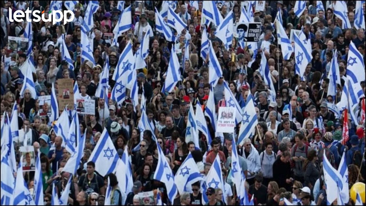 Israel Hamas War : बंदिस्तांच्या सुटकेसाठी इस्त्रायलच्या पंतप्रधान कार्यालयाबाहेर निदर्शने… Isral Hamas War