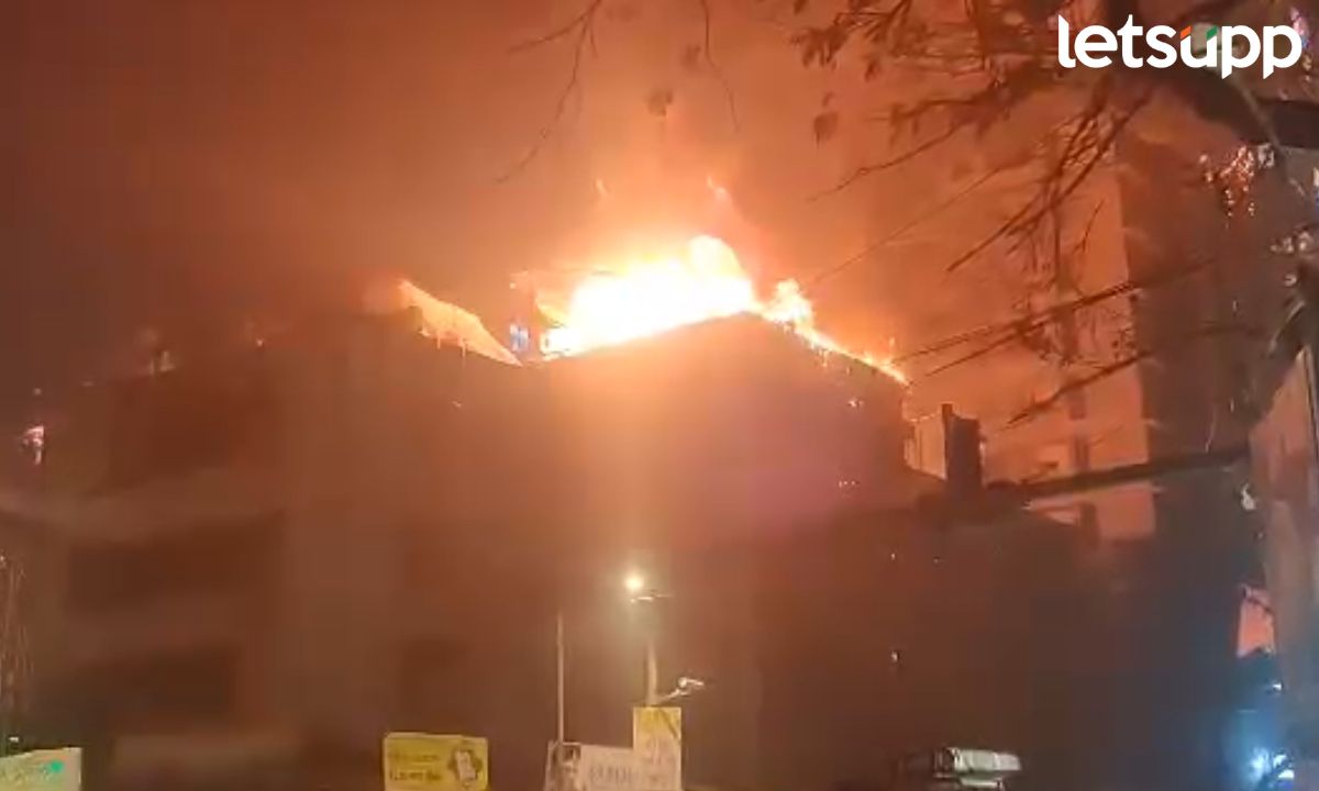 Kurla fire : दिवाळीदरम्यान दुर्घटना, कुर्ल्यातील नेहरूनगरच्या इमारतीच्या टेरेसला आग Kurla Fire