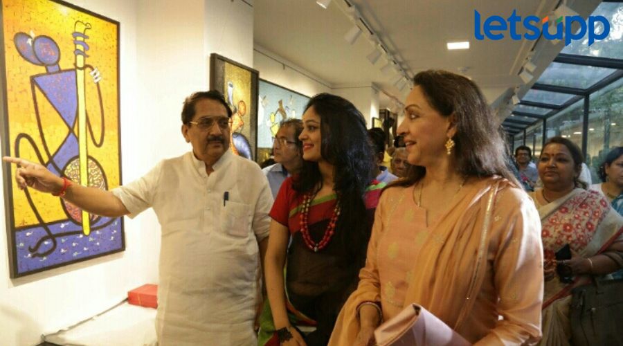 Pranita Bora; श्रीकृष्णाशी संवाद साधणारी चित्रकला Pranita Bora