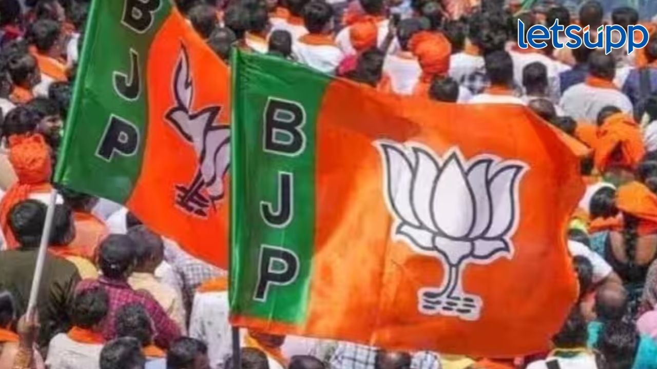 Rajasthan Election : BJP कडून तिसरी यादी जाहीर, गेहलोत यांच्या विरोधात ‘हा’ दिग्गज उमेदवार Rajasthan Election : BJP कडून तिसरी यादी जाहीर, गेहलोत यांच्या विरोधात 'हा' दिग्गज उमेदवार
