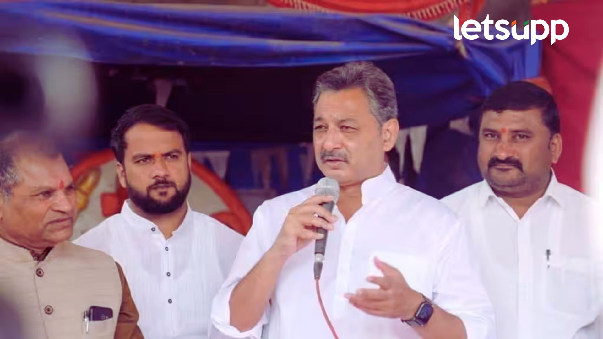 मराठा आरक्षणासंदर्भातील सर्वपक्षीय बैठकीवर संभाजीराजे छत्रपतींचा बहिष्कार; ट्वीट करत सडकून टीका मराठा आरक्षणासंदर्भातील सर्वपक्षीय बैठकीवर संभाजीराजे छत्रपतींचा बहिष्कार; ट्वीट करत सडकून टीका