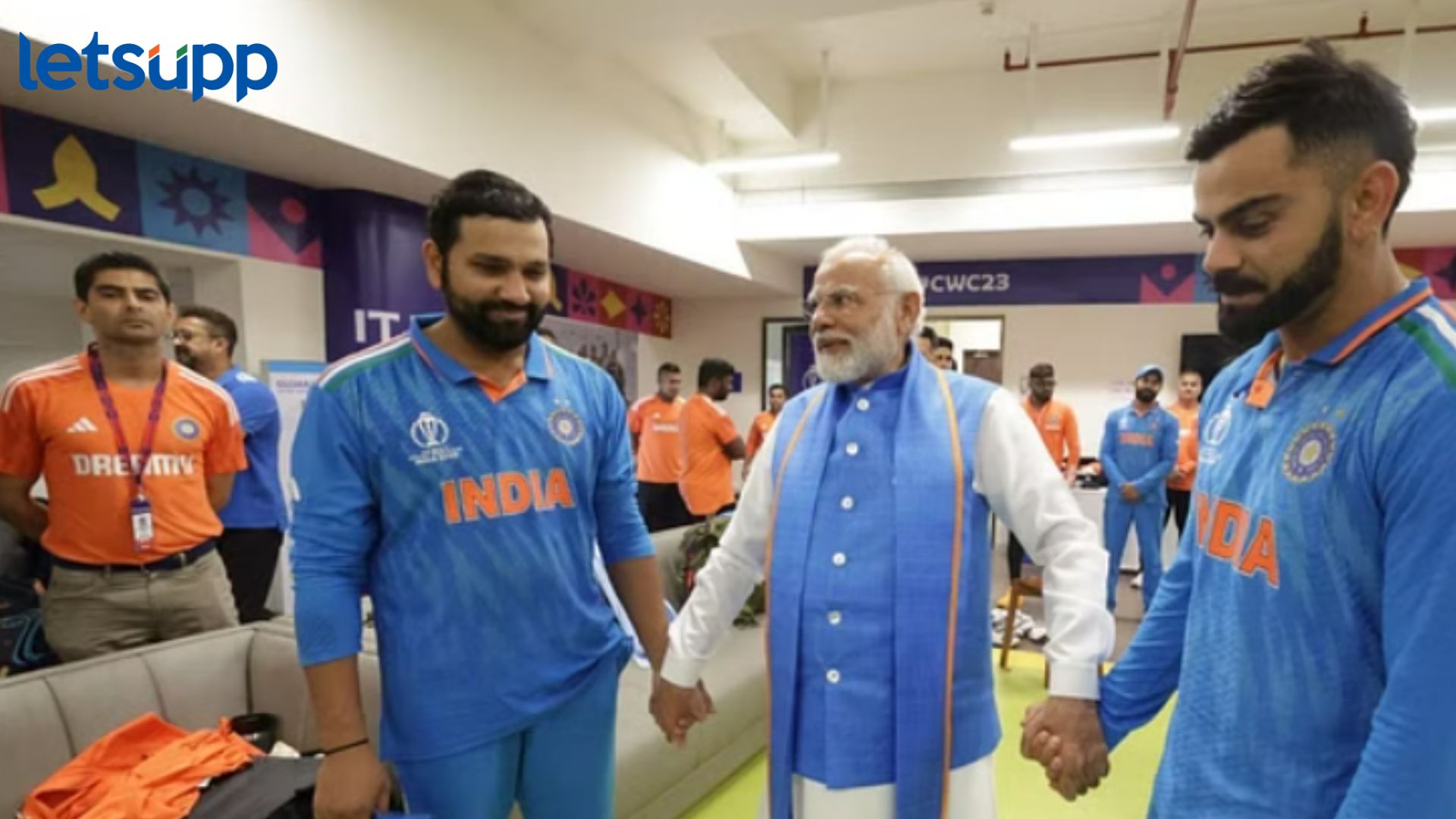 Video : विविधतेत एकता! रोहित, विराटला धीर तर, जडेजाशी मोदींचा गुजरातीत संवाद Ind Vs Aus Final : विविधतेत एकता! रोहित, विराटला धीर तर, जडेजाशी मोदींचा गुजरातीत संवाद