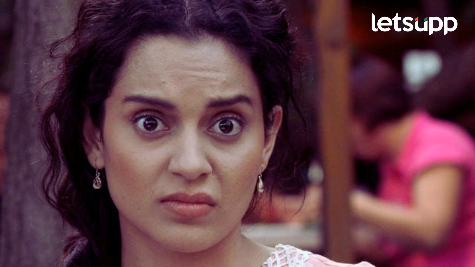 Kangana Ranaut: कंगना रणौतच्या ‘त्या’ फोटोवरून चाहते भडकले; म्हणाले, ‘धर्माच्या नावाखाली… ‘ Kangana Ranaut: कंगना रणौतच्या ‘त्या’ फोटोवरून चाहते भडकले; म्हणाले, 'धर्माच्या नावाखाली... '