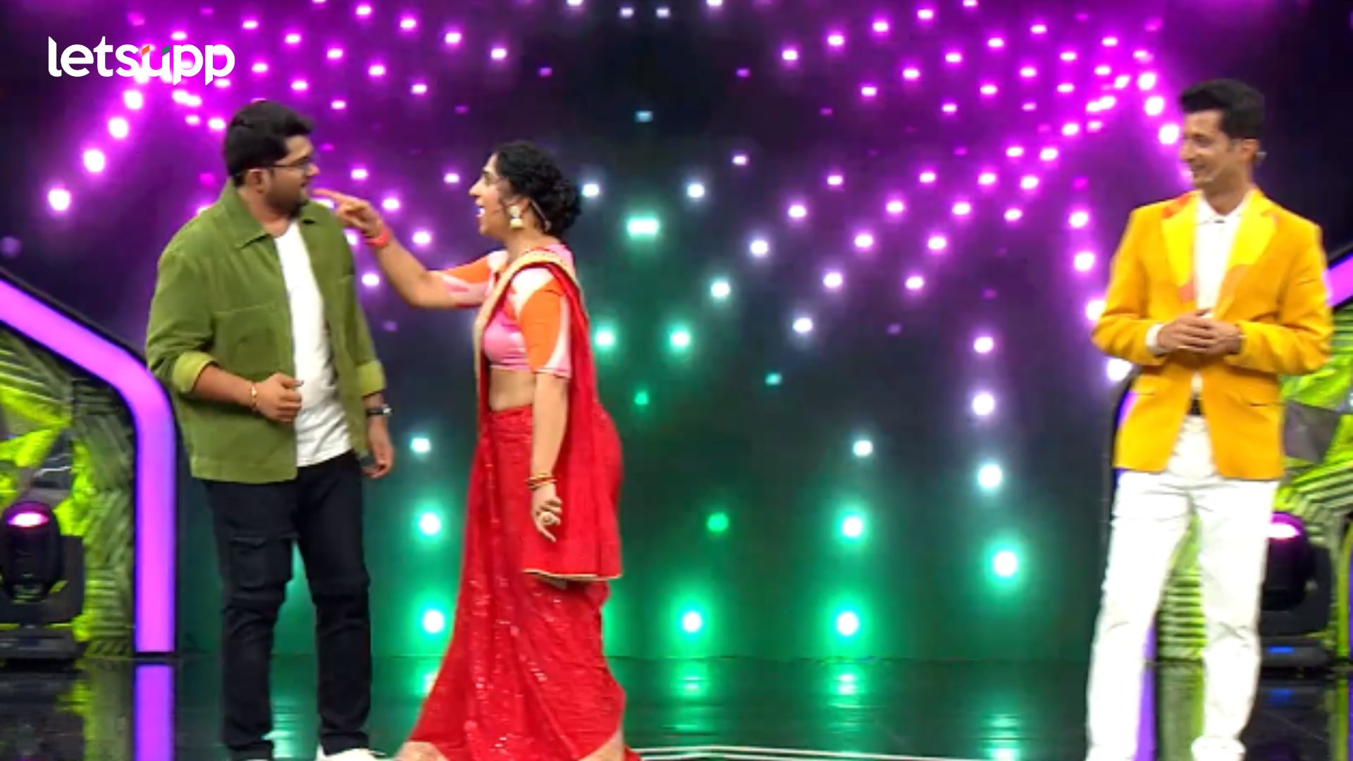 ‘अरुंधतीने गायलेल्या गाण्याची झलक अन् बरच काही… ‘होऊ दे धिंगाणा 2’ चा धमाकेदार प्रोमो व्हायरल 'अरुंधतीने गायलेल्या गाण्याची झलक अन् बरच काही... 'होऊ दे धिंगाणा 2' चा धमाकेदार प्रोमो व्हायरल
