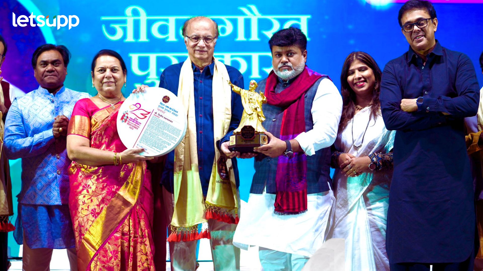 जीवनगौरव पुरस्कार स्वीकारताना अभिनेते दिलीप प्रभावळकर भावूक; सांगितला अभिनय क्षेत्रातील प्रवास जीवनगौरव पुरस्काराने स्वीकारताना अभिनेते दिलीप प्रभावळकर भावुक; सांगितला अभिनय क्षेत्रातील प्रवास