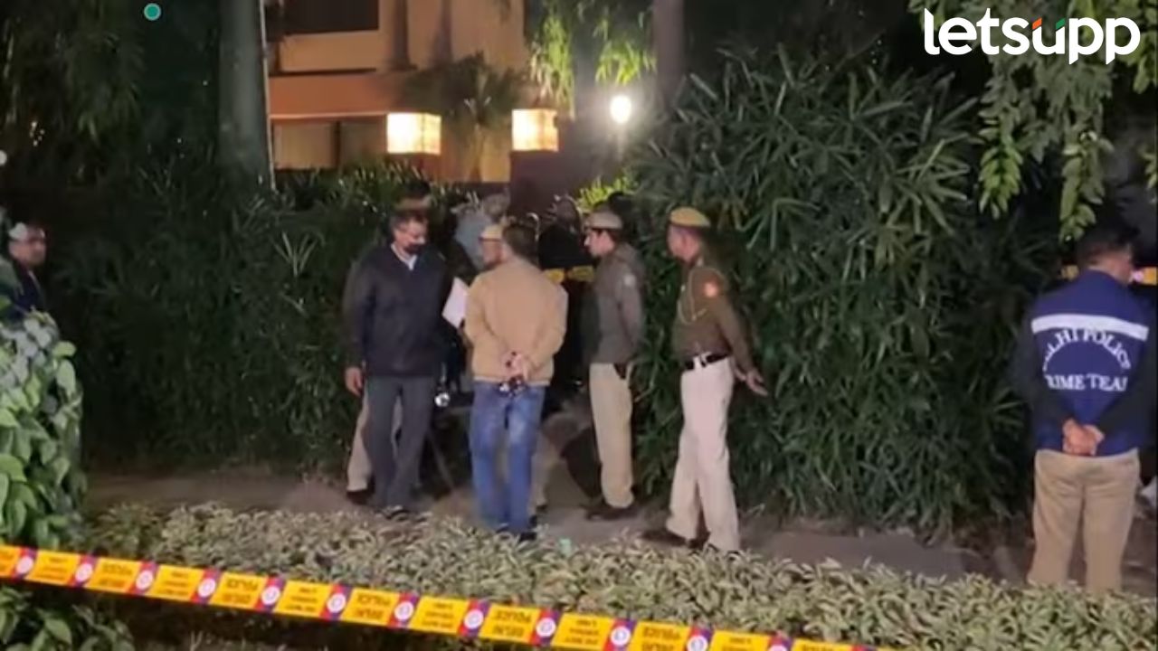 Israel Embassy परिसरात स्फोट; दिल्लीमध्ये खळबळ, पोलिसांकडून तपास सुरू Israel Embassy परिसरात स्फोट; दिल्लीमध्ये खळबळ, पोलिसांकडून तपास सुरू