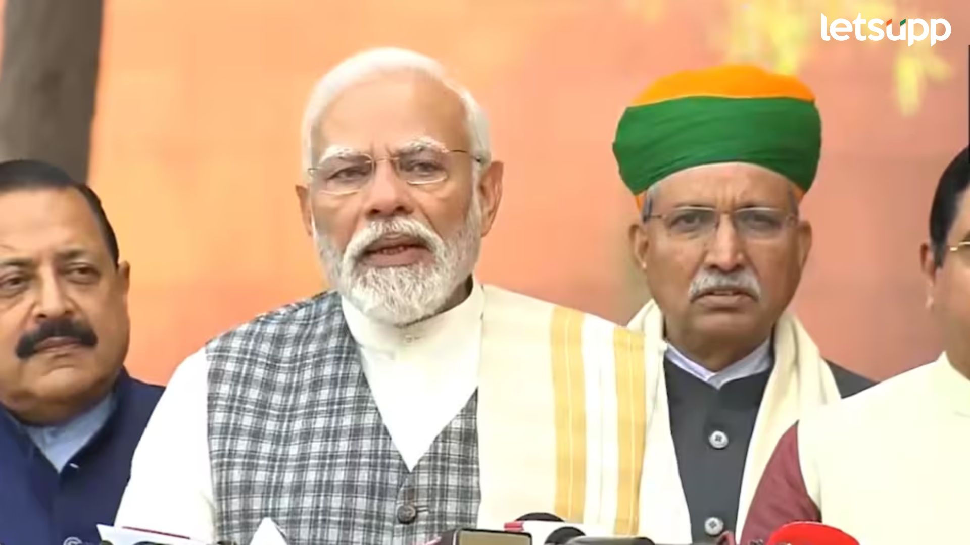 "पराभवाचा राग संसदेत काढू नका" : अधिवेशनाच्या सुरुवातीलाच PM मोदींचा काँग्रेसला टोला 1 “पराभवाचा राग संसदेत काढू नका” : अधिवेशनाच्या सुरुवातीलाच PM मोदींचा काँग्रेसला टोला