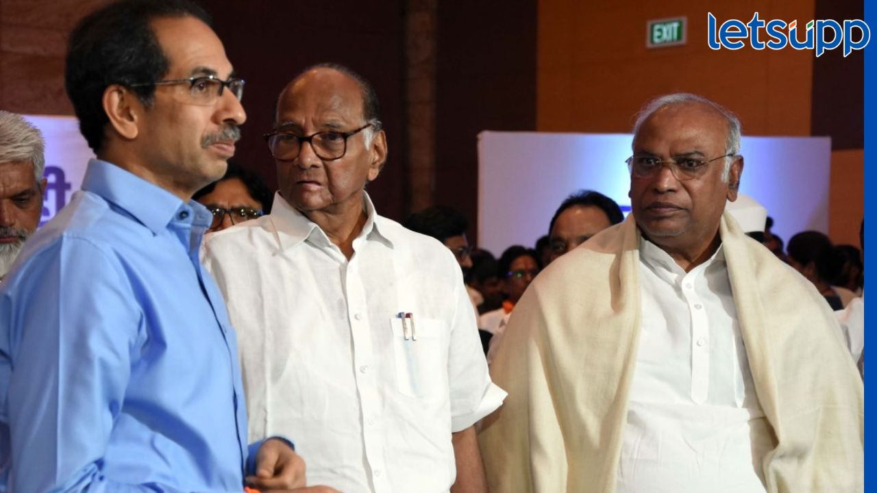 Lok Sabha elections : महाविकास आघाडीचं ठरलं! जागा वाटपाचा निर्णय कॉंग्रेस हायकमांड, पवार अन् ठाकरे घेणार Lok Sabha elections : महाविकास आघाडीचं ठरलं! जागा वाटपाचा निर्णय कॉंग्रेस हायकमांड, पवार अन् ठाकरे घेणार