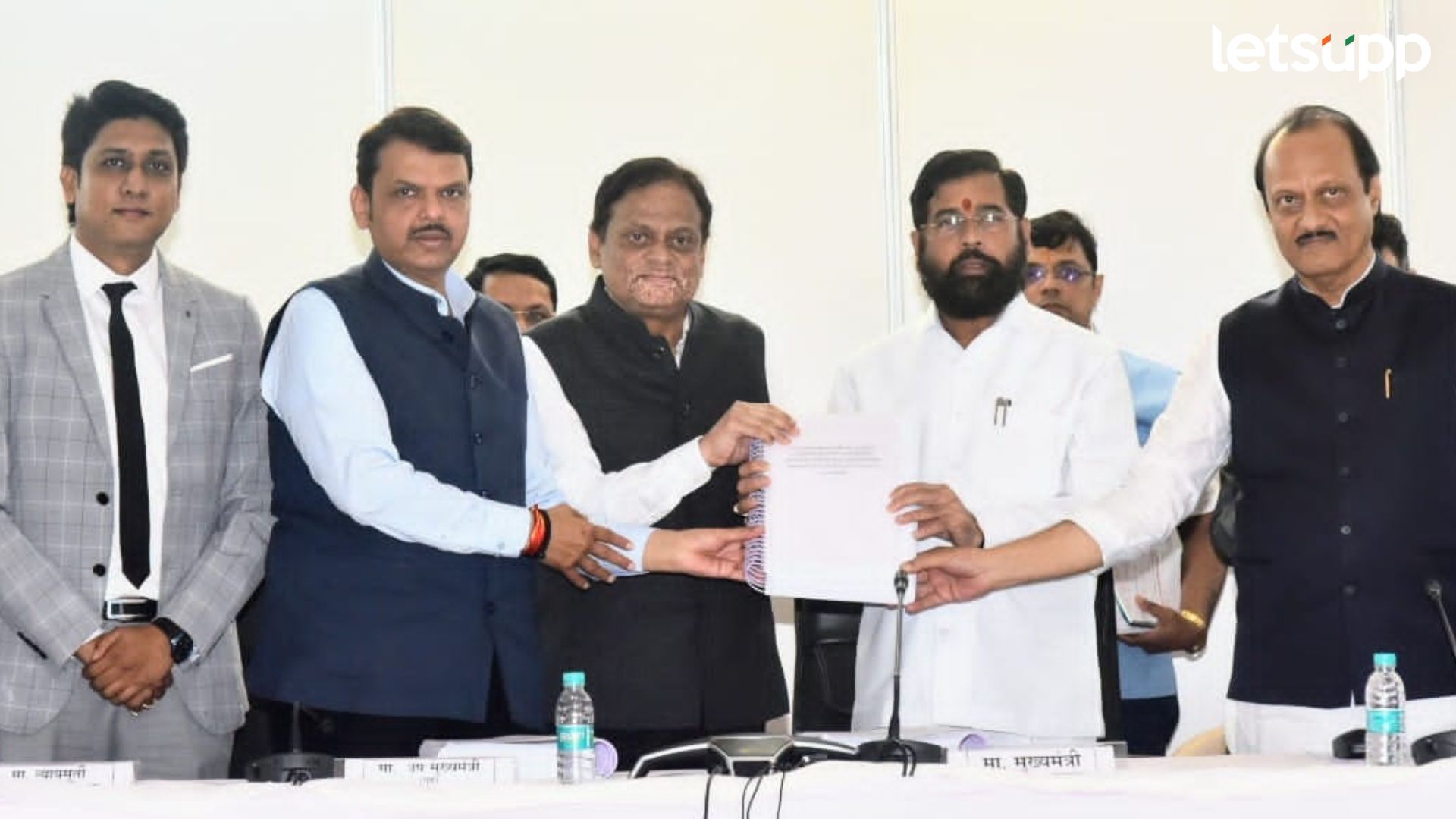 तब्बल 54 लाख मराठे होणार ‘OBC’ : न्या. संदीप शिंदे समितीचा अंतिम अहवाल शासनाला सादर शिंदे समितीचा अंतिम अहवाल शासनाला सादर
