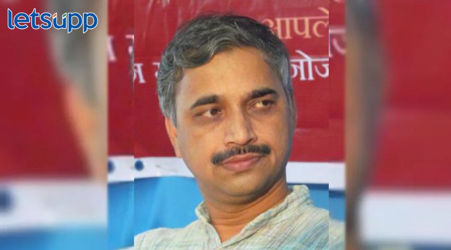 नाशिकमध्ये विश्वंभर चौधरींवर हल्ला; भर कार्यक्रमात व्यासपीठावरच घडला प्रकार 1 नाशिकमध्ये विश्वंभर चौधरींवर हल्ला; भर कार्यक्रमात व्यासपीठावरच घडला प्रकार