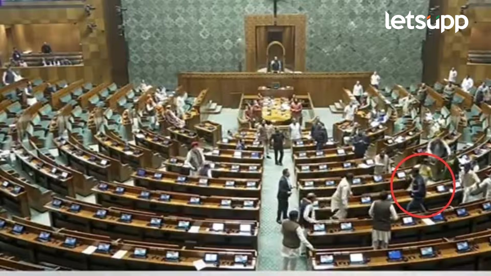 Parliament Security Breach : संसदेच्या सुरक्षेत कुचराई प्रकरणी मोठी कारवाई; 7 कर्मचारी निलंबित Letsupp Image 2023 12 13T132832.975