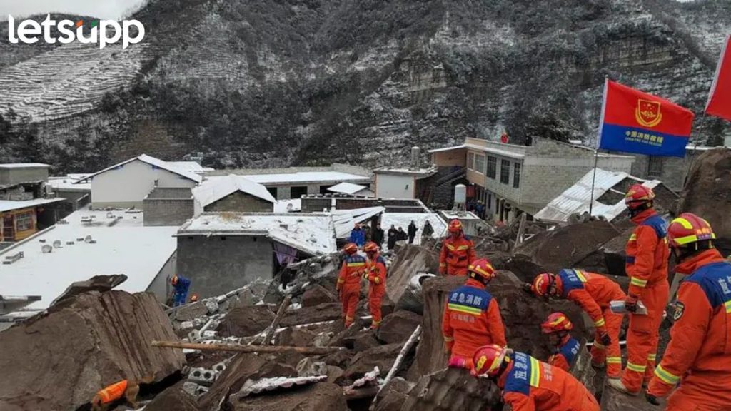 China Landslide : चीनमध्ये भीषण दुर्घटना भूस्खलनामुळे 47 हून अधिक लोक ढिगार्याखाली अडकले