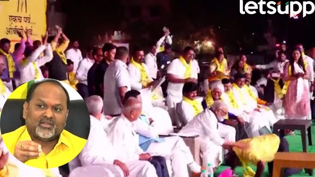 ओबीसी मेळाव्यात भाषण थांबवत महादेव जानकरांनी धरले भुजबळांचे पाय, म्हणाले, 'तुम्हाला मुख्यमंत्री....'