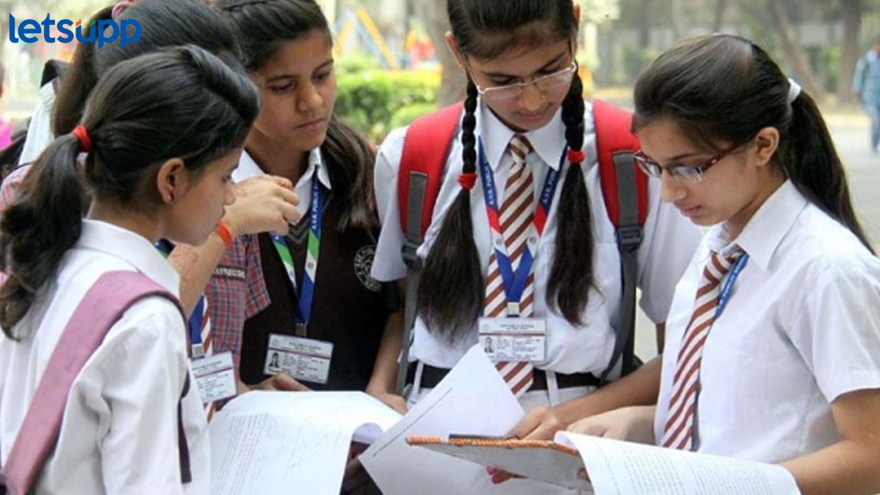 SSC Exam : दहावीच्या विद्यार्थ्यांमध्ये धाकधूक वाढली, आजपासून परीक्षेचं हॉल तिकीट मिळणार SSC Exam : दहावीच्या विद्यार्थ्यांना आजपासून मिळणार हॉल तिकीट, 'या' वेबसाईटवरून करा डाऊनलोड