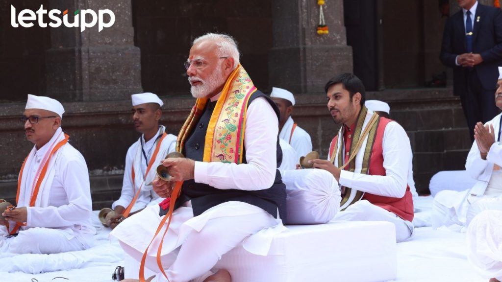 पंतप्रधान नरेंद्र मोदी प्रभू रामाच्या भक्तीत तल्लीन, टाळ वाजवला, भजन केलं; पाहा फोटो