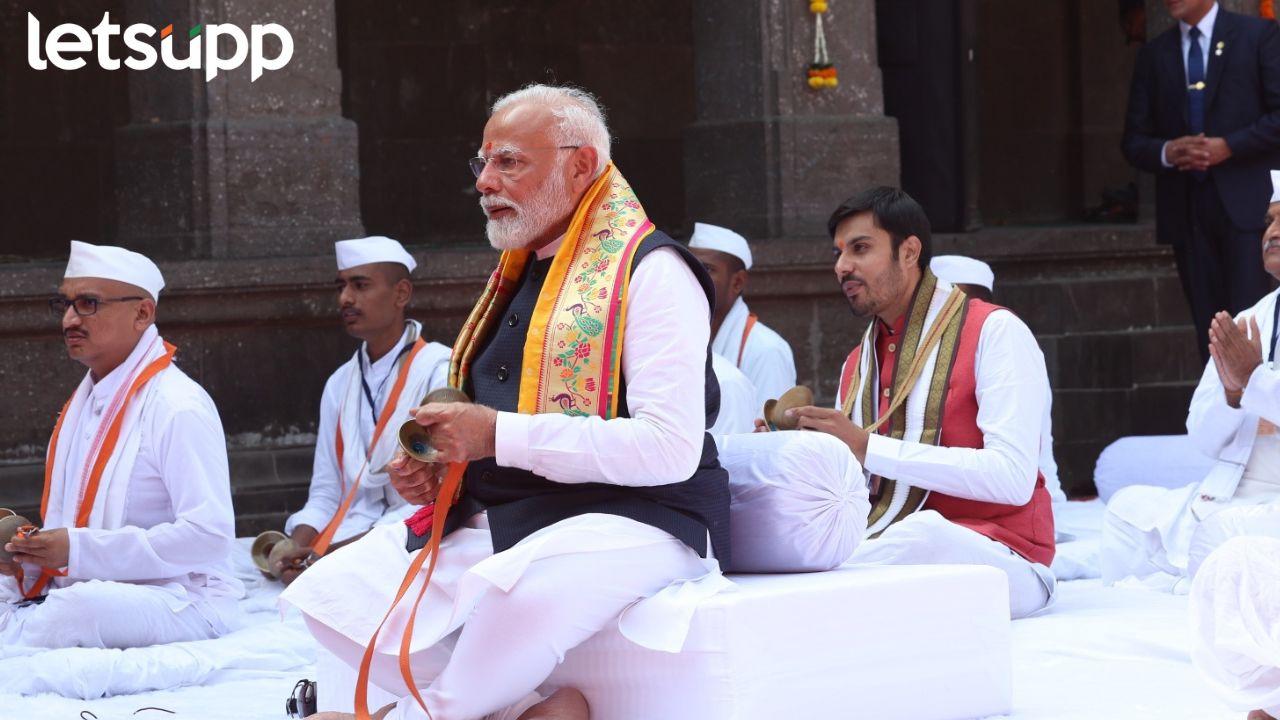 पंतप्रधान नरेंद्र मोदी प्रभू रामाच्या भक्तीत तल्लीन, टाळ वाजवला, भजन केलं; पाहा फोटो