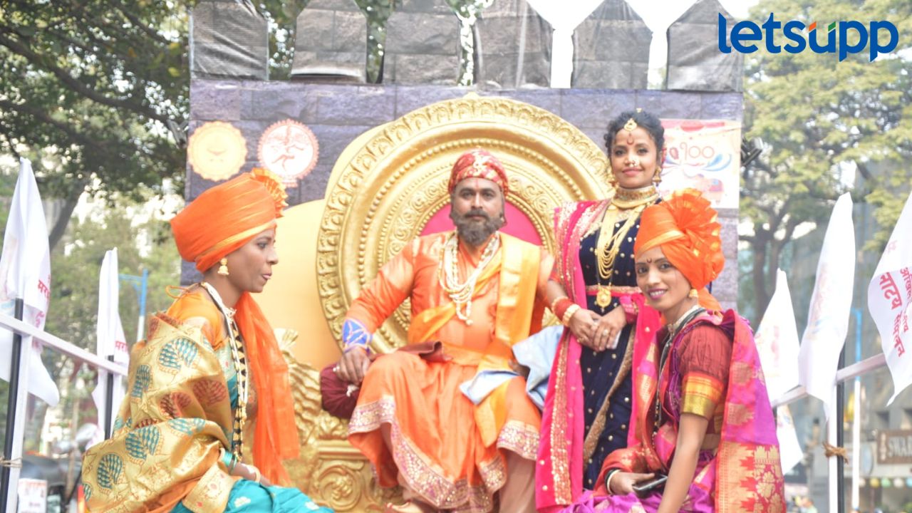 Pune : नाट्य संमेलनाच्या शुभारंभात दीडशे कलाकारांनी रंगवला भव्य ‘शिवराज्याभिषेक सोहळा’ नाट्य संमेलनाच्या शुभारंभात दीडशे कलाकारांनी रंगवला भव्य 'शिवराज्याभिषेक सोहळा'