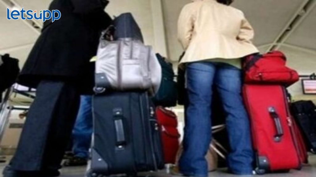 Pune Airport Smugling God