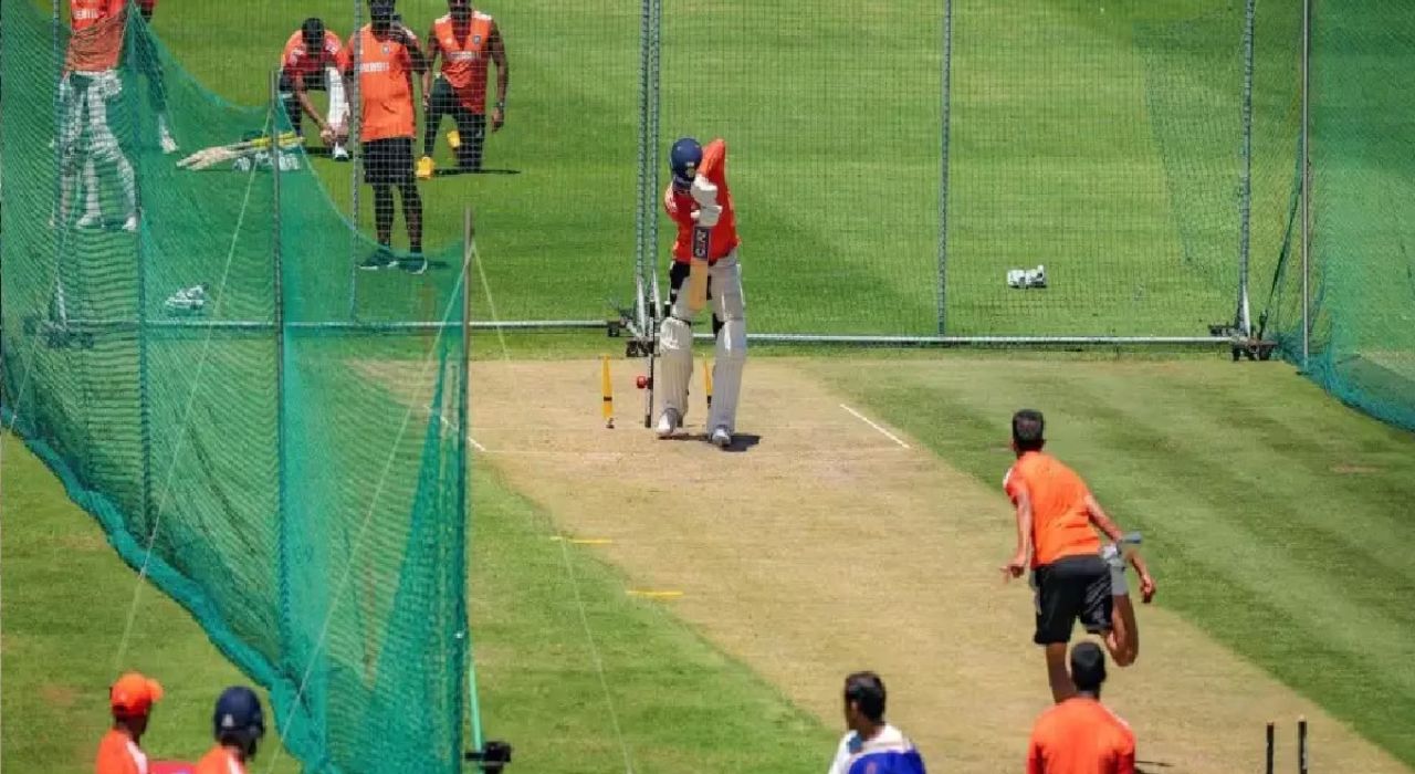 IND vs SA 2nd Test : आज टीम इंडिया आफ्रिकेला भिडणार; ‘या’ स्टार खेळाडूचा पत्ता होणार कट? IND vs SA 2nd Test : आज टीम इंडिया आफ्रिकेला भिडणार; 'या' स्टार खेळाडूचा पत्ता होणार कट?