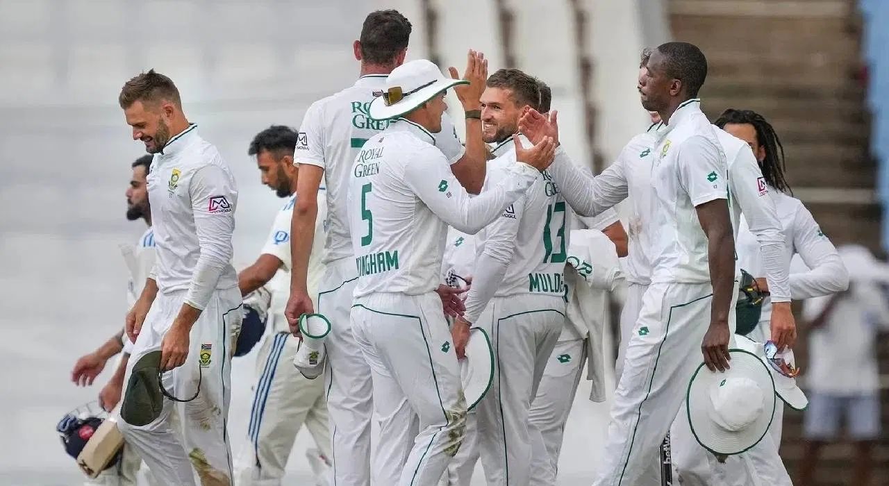 IND vs SA 2nd Test : 92 वर्षांपू्र्वीचं रेकॉर्ड आज तुटणार? जाणून घ्या, 10 चेंडूंच्या सामन्याची स्टोरी IND vs SA 2nd Test : 92 वर्षांपू्र्वीचं रेकॉर्ड आज तुटणार? जाणून घ्या, 10 चेंडूंच्या सामन्याची स्टोरी