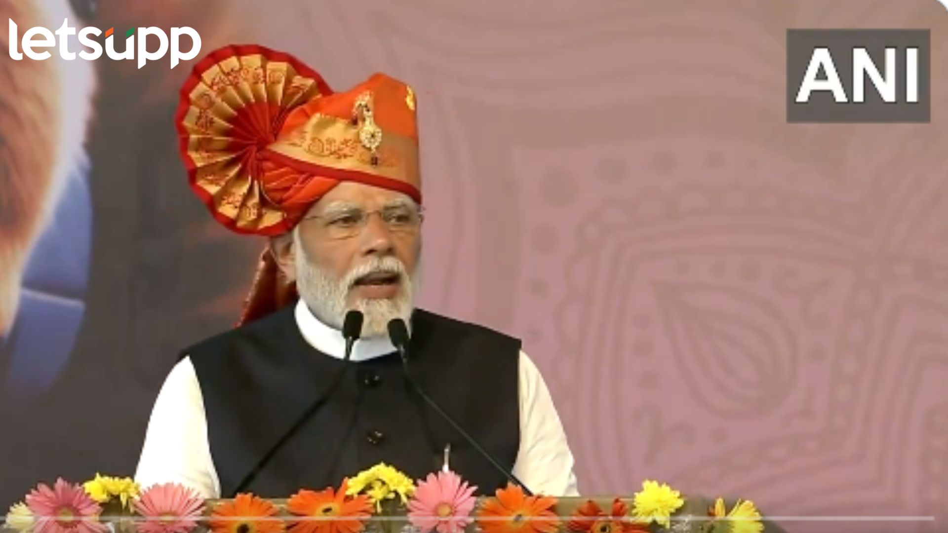 PM Modi : युवकांना इतिहास घडवण्याची सुवर्णसंधी; जोशपूर्ण उदाहरणं देत मोदींनी तरूणांना दिला ‘बूस्टर’ Letsupp Image 2024 01 12T141908.471