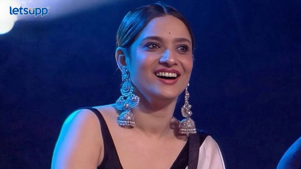 Ankita Lokhande च्या पांढऱ्या साडीतील निखळ सौंदर्यावरून नजरच हटत नाही; पाहा फोटो