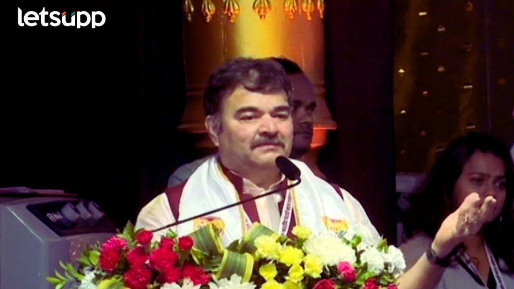 मुख्यमंत्र्यासमोर प्रशांत दामले म्हणाले, ‘मला मुख्यमंत्री झाल्यासारखं वाटतंय, कारण..’