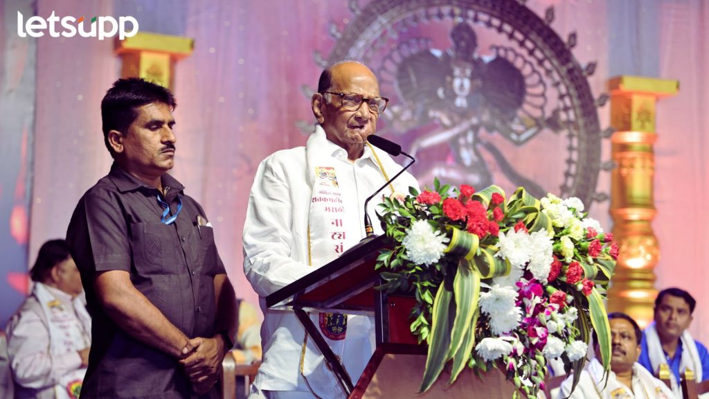 'वास्तवावर भाष्य करणारी नाटकं व्हायला हवीत', शरद पवार यांनी व्यक्त केली भावना