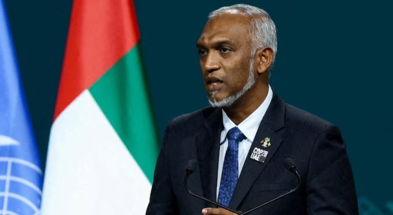 India Maldives Conflict : मालदीवचा हट्टीपणा नडला! उपचाराअभावी 14 वर्षांच्या मुलाचा मृत्यू India Maldives Conflict : मालदीवचा हट्टीपणा नडला! उपचाराअभावी 14 वर्षांच्या मुलाचा मृत्यू