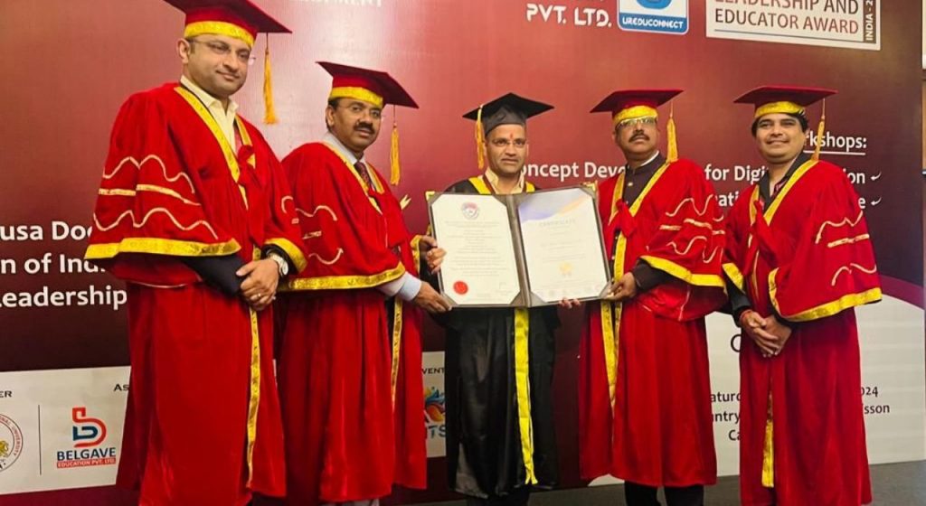 आधी 'आमदार' आता 'डॉक्टर'! कोरोनातील कामाची दखल घेत आ. लंकेंना 'डॉक्टरेट' पदवी