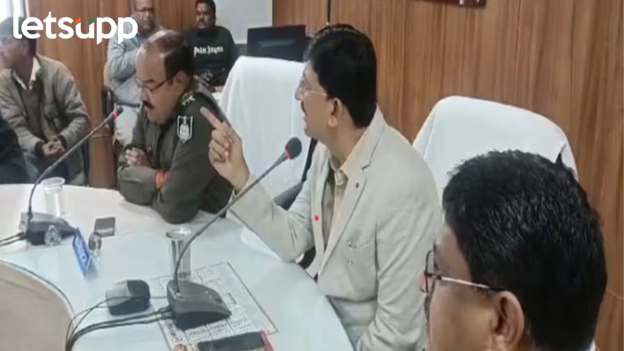 Video : ट्रक चालकांची ‘औकात’ काढणं अंगलट; CM मोहन यादवांकडून जिल्हाधिकाऱ्यांची हकालपट्टी जिल्हाधिकारी किशोर कन्याल