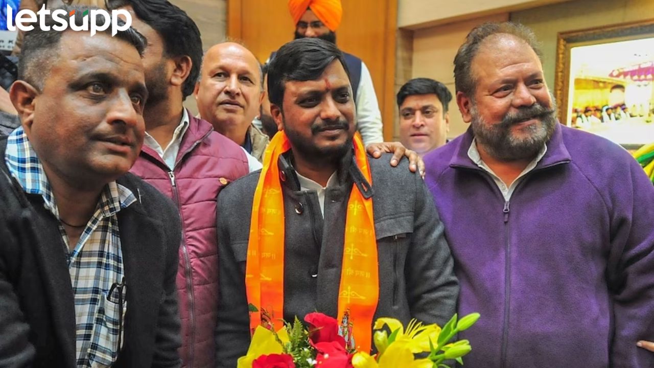 मोठी उलथापालथ! SC च्या सुनावणीपूर्वीच चंदीगडच्या महापौरांचा राजीनामा, 3 नगरसेवकांचा भाजपमध्ये प्रवेश CHANDIGADH MAYOR