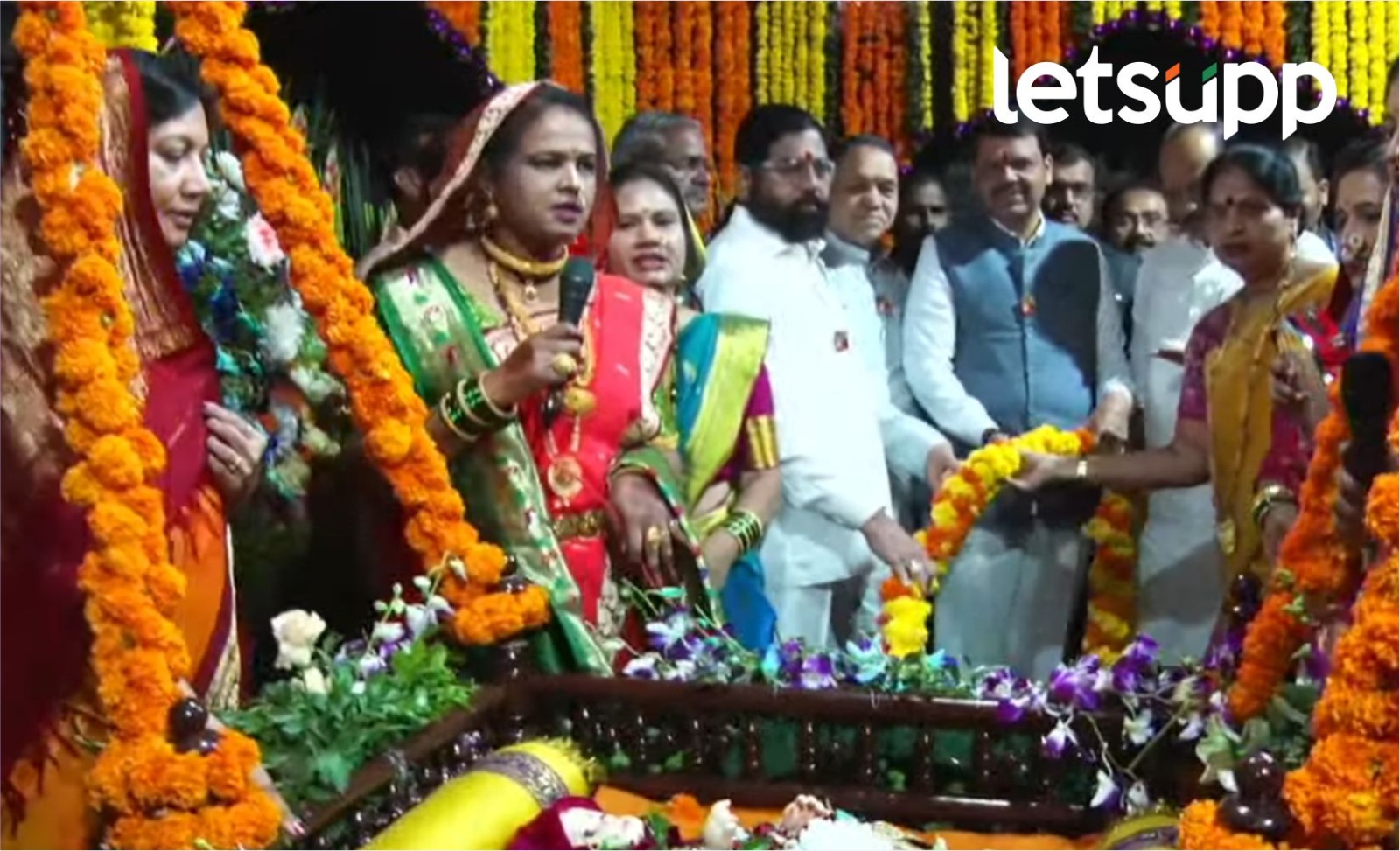 CM शिंदेंच्या उपस्थितीत शिवजन्मसोहळा साजरा; छत्रपतींच्या जयघोषाने दुमदुमला परिसर, शिवभक्तांची अलोट गर्दी CM शिंदेंच्या उपस्थितीत शिवजन्मसोहळा साजरा; छत्रपतींच्या जयघोषाने दुमदुमला परिसर, शिवभक्तींची अलोट गर्दी
