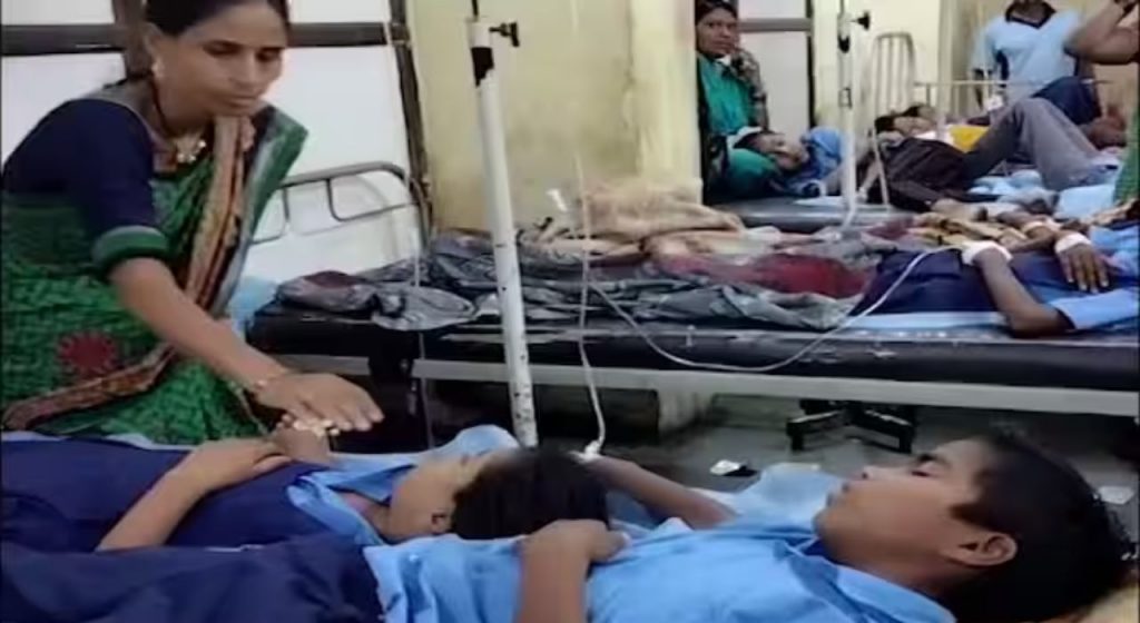 धक्कादायक! अकोल्यात शालेय पोषण आहारातून 10 विद्यार्थ्यांना विषबाधा; रुग्णालयात दाखल