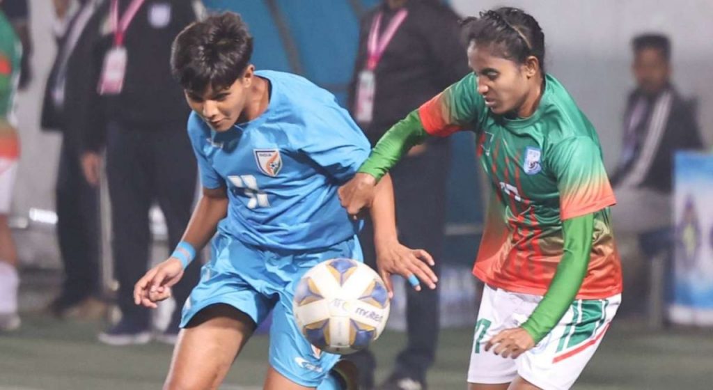 आधी भारत जिंकला, नंतर दगडफेक अन् निकालच बदलला; बांग्लादेशविरुद्धच्या सामन्यात काय घडलं?