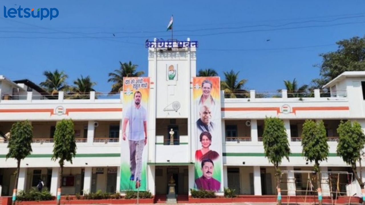 NSUI च्या कार्यकर्त्यांचा कॉंग्रेस भवनात राडा, विद्यार्थ्यी प्रदेशांकडून जिल्हा उपाध्यक्षाला लाथाबुक्यांनी मारहाण Congress Internal Dispute