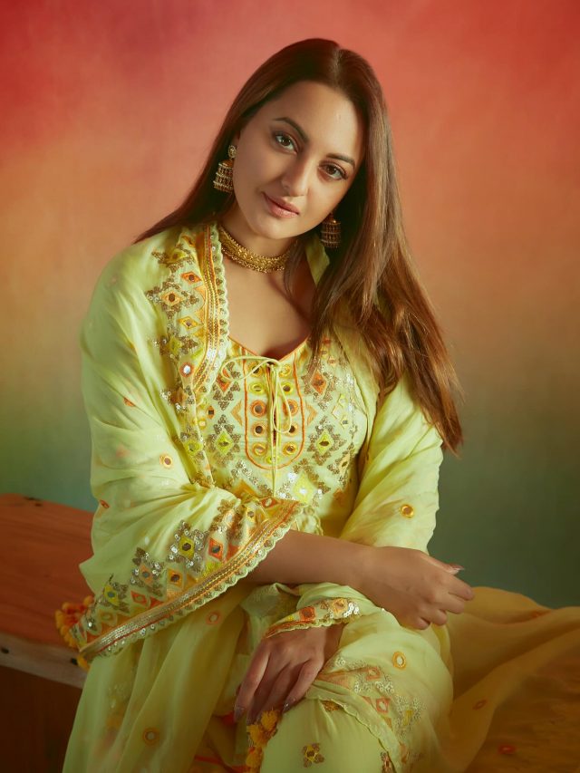 Sonakshi Sinha : सोनाक्षी सिन्हाचा ग्रीन ड्रेसमध्ये  ग्लॅम लूक; चाहते घायाळ