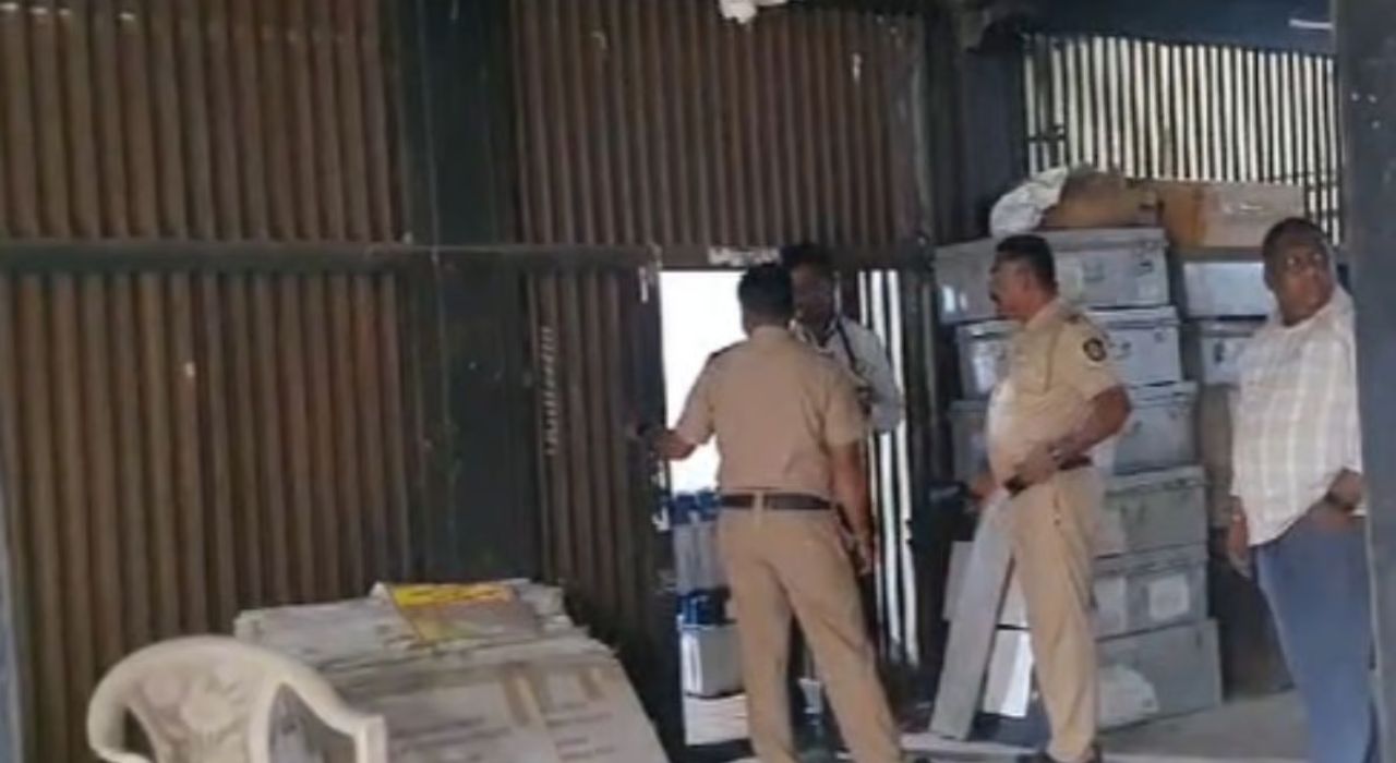 Pune News : धक्कादायक! तहसील कार्यालयातूनच ‘ईव्हीम’ कंट्रोल युनिट चोरले; गुन्हा दाखल